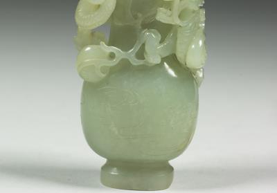 图片[3]-Jade vase with carved coiling dragon decoration, Qing dynasty (1644-1911)-China Archive